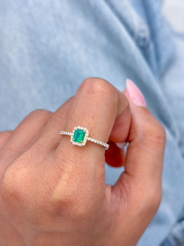 Blue Sapphire Diamond Ring