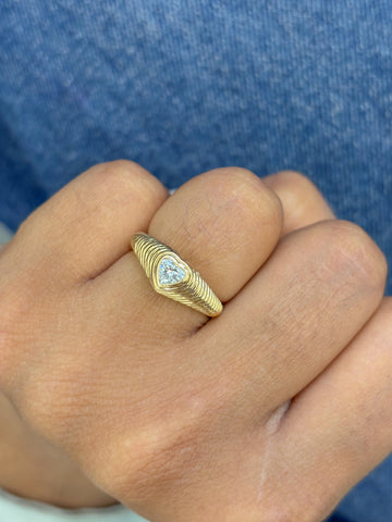 JPRG-3433/8802 Diamond Heart Ribbed Ring
