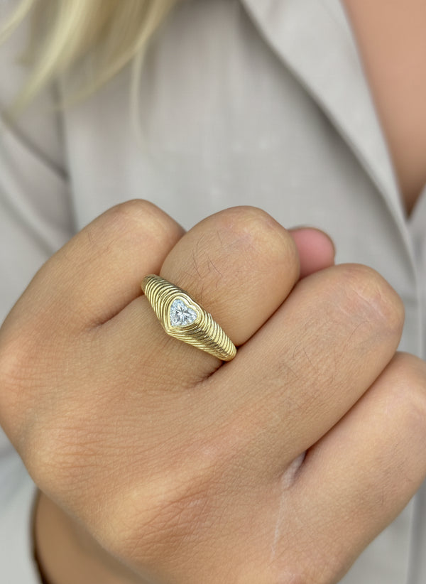 Diamond Heart Ribbed Ring