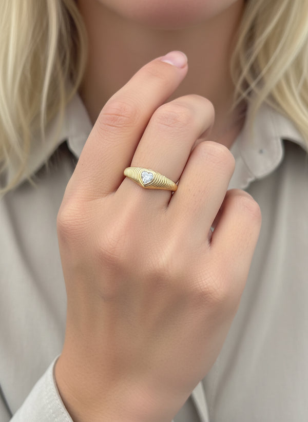 Diamond Heart Ribbed Ring