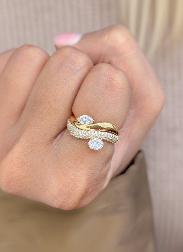 Diamond Pear Oval With Round Wave Ring