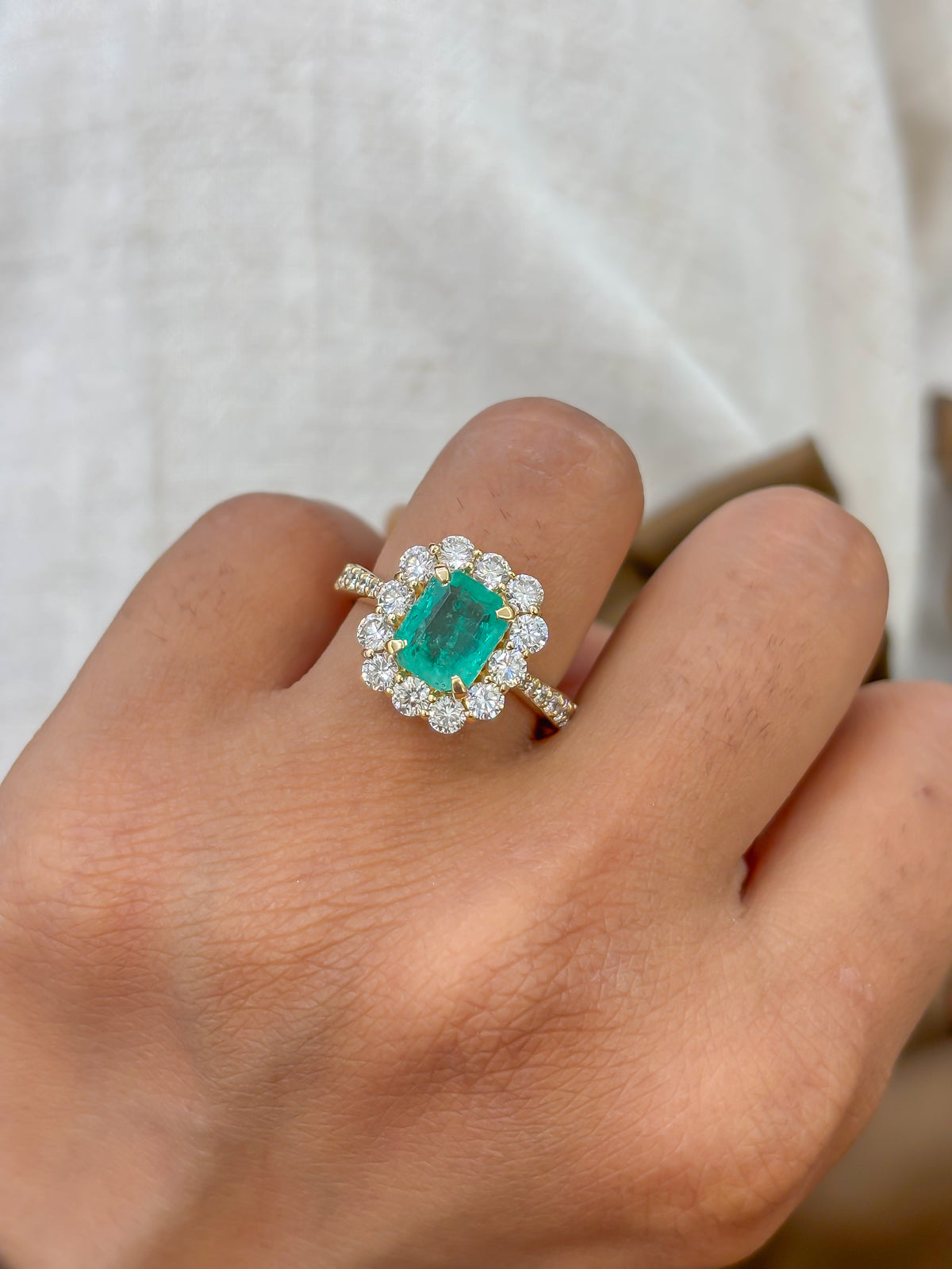 Colombian Emerald Diamond Ring