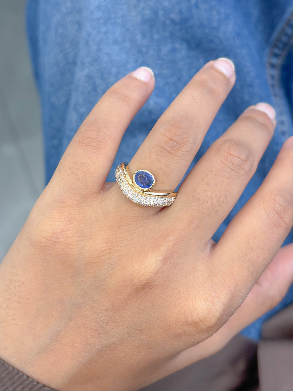 Blue Sapphire Diamond Ring