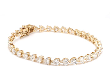 Lab Grown Diamond Heart Tennis Bracelet in Gold | CVD Diamond Heart Link Bracelet | Sustainable Luxury Jewelry